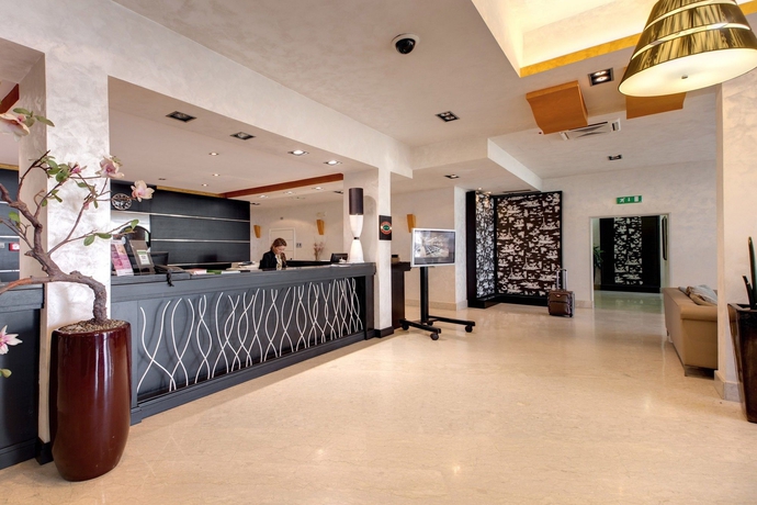 Imagen de los interiores del Hotel Plaza Catania. Foto 6
