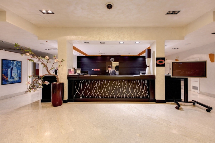 Imagen de los interiores del Hotel Plaza Catania. Foto 7