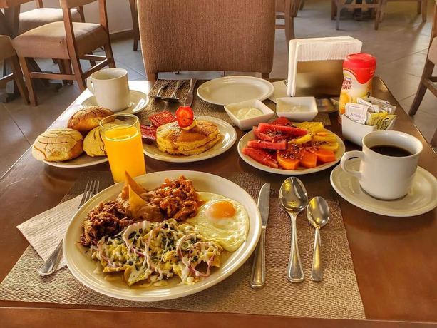 Imagen del bar/restaurante del Hotel Plaza Catedral. Foto 3