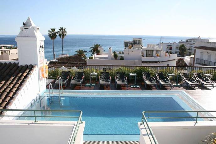 Imagen de la piscina del Hotel Plaza Cavana. Foto 20