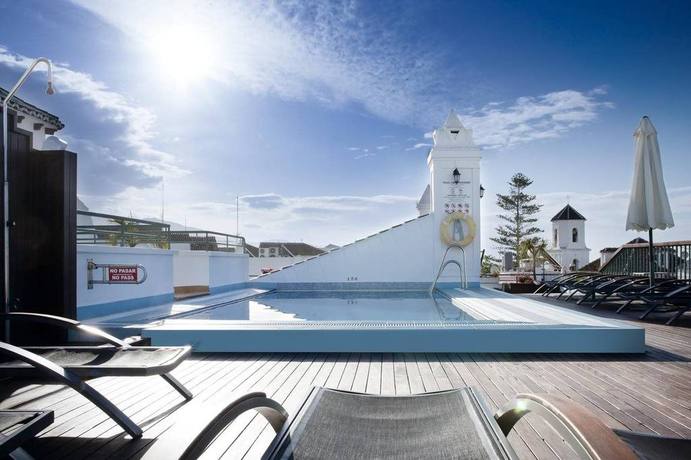 Imagen de la piscina del Hotel Plaza Cavana. Foto 21