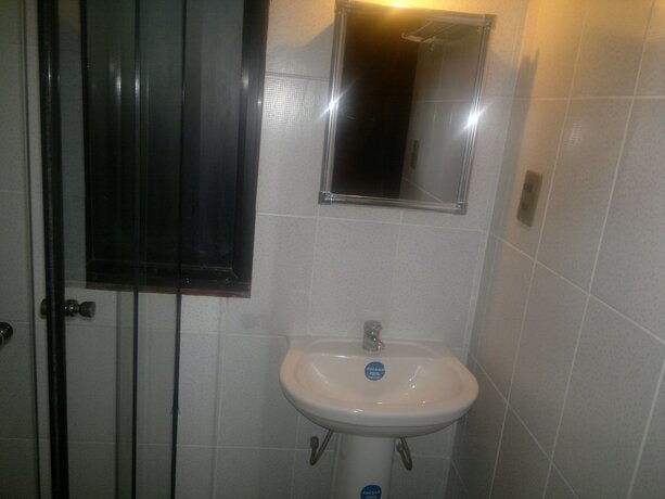 Imagen de la habitación del Hotel Plaza Center. Foto 17