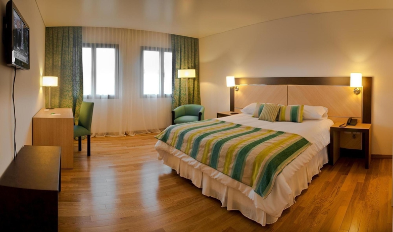 Imagen de los exteriores del Hotel Plaza Central Canning. Foto 11