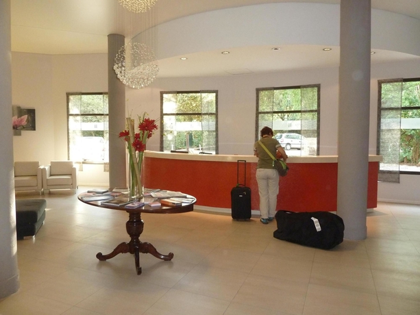 Imagen de los interiores del Hotel Plaza Central Canning. Foto 14