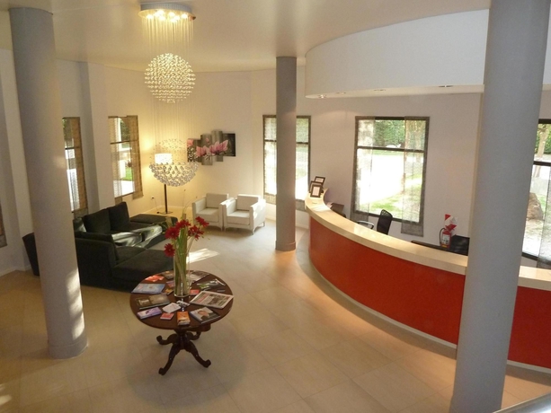 Imagen de los interiores del Hotel Plaza Central Canning. Foto 15