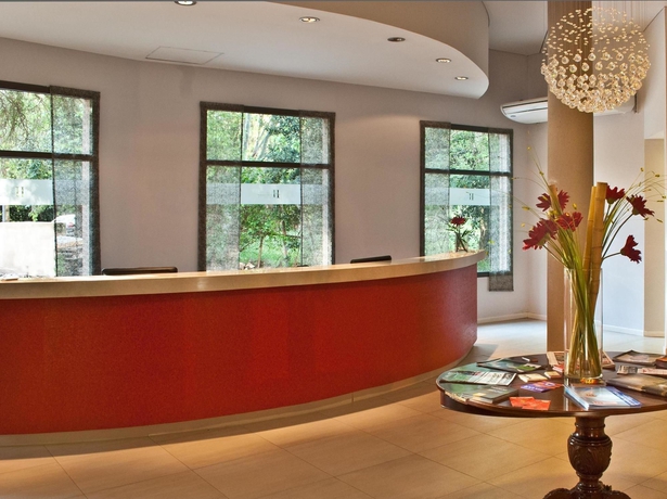 Imagen de los interiores del Hotel Plaza Central Canning. Foto 16