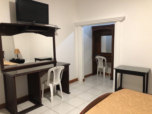 Imagen de la habitación del Hotel Plaza Central. Foto 10