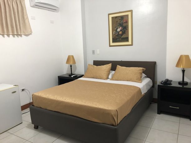 Imagen de la habitación del Hotel Plaza Central. Foto 11