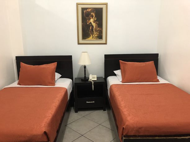 Imagen de la habitación del Hotel Plaza Central. Foto 12