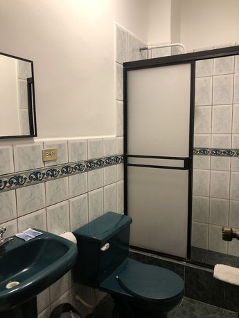 Imagen de la habitación del Hotel Plaza Central. Foto 16