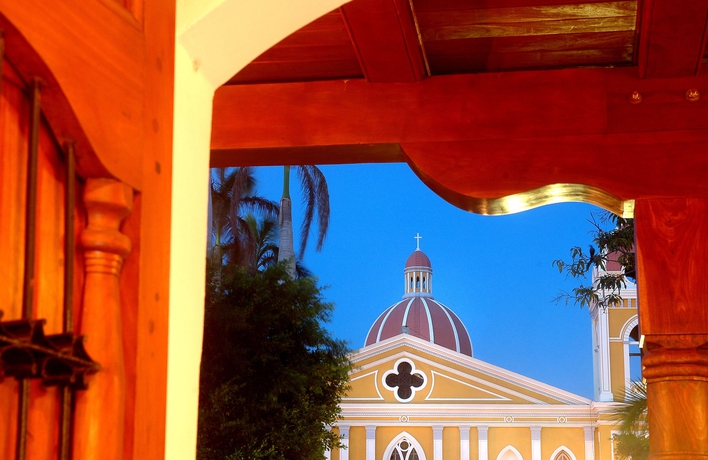 Imagen de los exteriores del Hotel Plaza Colon. Foto 11