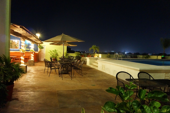 Imagen de la piscina del Hotel Plaza Cozumel. Foto 14