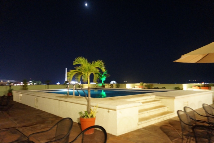 Imagen de la piscina del Hotel Plaza Cozumel. Foto 15