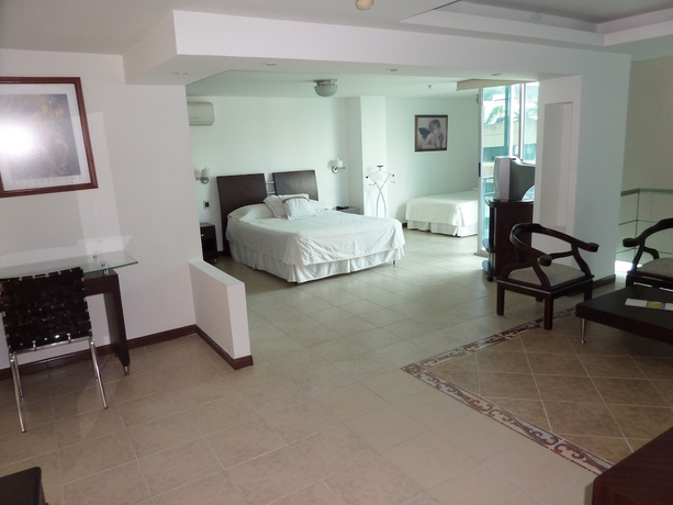 Imagen de la habitación del Hotel Plaza De Las Americas. Foto 3