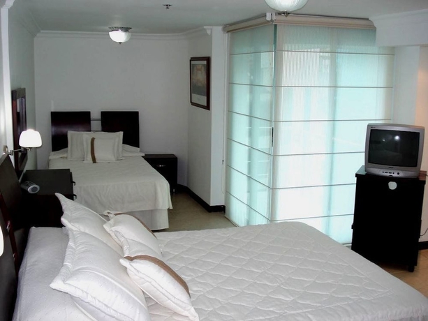 Imagen de la habitación del Hotel Plaza De Las Americas. Foto 7