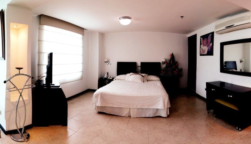 Imagen de la habitación del Hotel Plaza De Las Americas. Foto 12