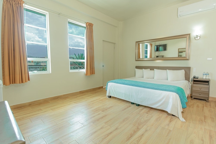 Imagen de la habitación del Hotel Plaza Del Arco Express. Foto 6