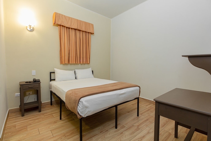 Imagen de la habitación del Hotel Plaza Del Arco Express. Foto 9