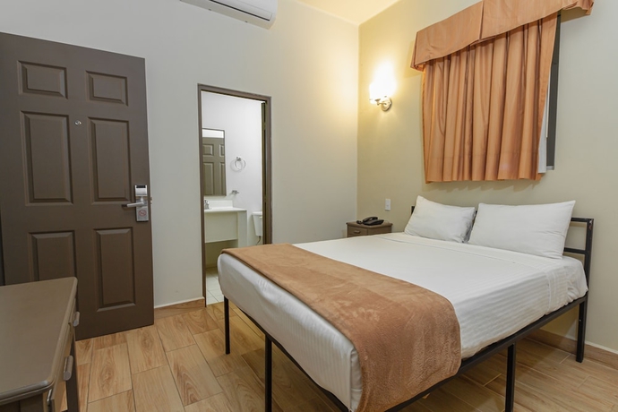 Imagen de la habitación del Hotel Plaza Del Arco Express. Foto 11