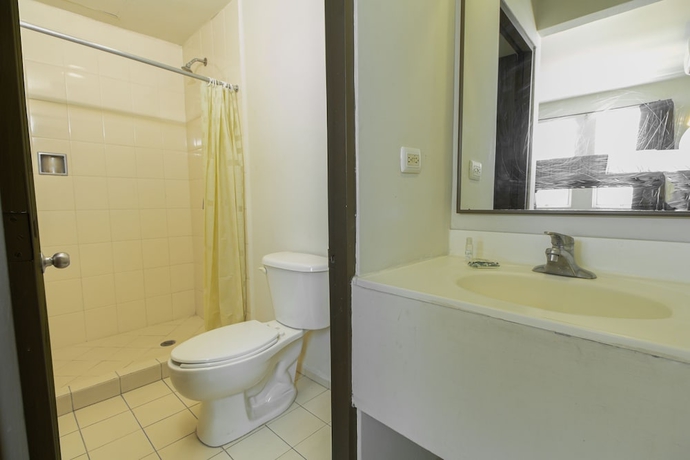 Imagen de la habitación del Hotel Plaza Del Arco Express. Foto 16