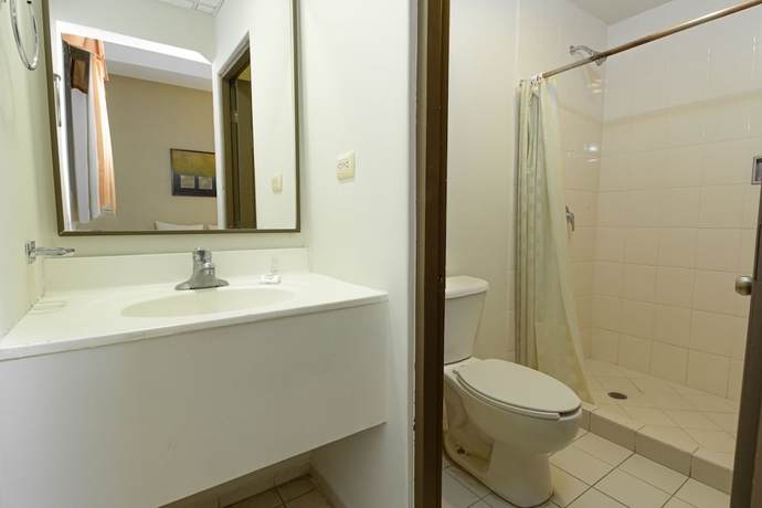 Imagen de la habitación del Hotel Plaza Del Arco Express. Foto 17