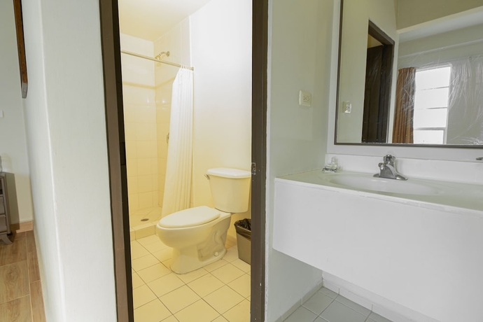 Imagen de la habitación del Hotel Plaza Del Arco Express. Foto 18