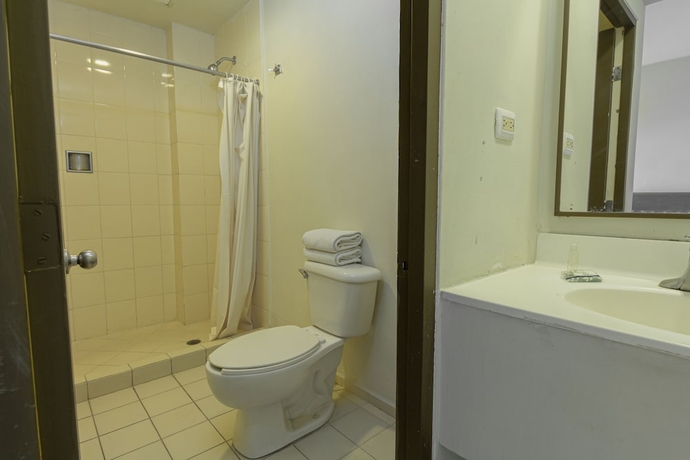 Imagen de la habitación del Hotel Plaza Del Arco Express. Foto 19