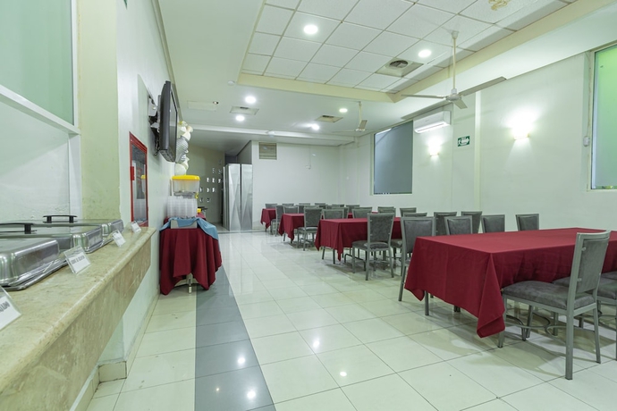 Imagen del bar/restaurante del Hotel Plaza Del Arco Express. Foto 3