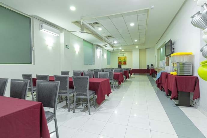 Imagen del bar/restaurante del Hotel Plaza Del Arco Express. Foto 4