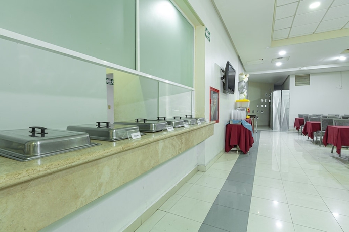 Imagen del bar/restaurante del Hotel Plaza Del Arco Express. Foto 5