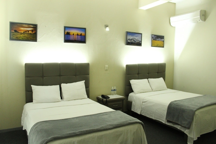 Imagen de la habitación del Hotel Plaza Del Arco. Foto 4