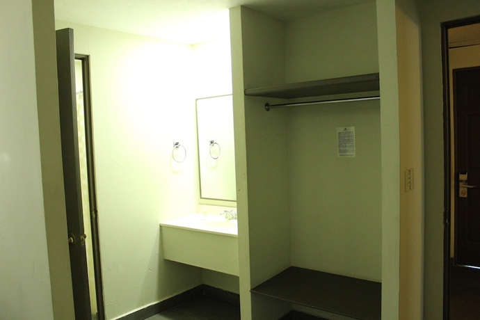 Imagen de la habitación del Hotel Plaza Del Arco. Foto 8