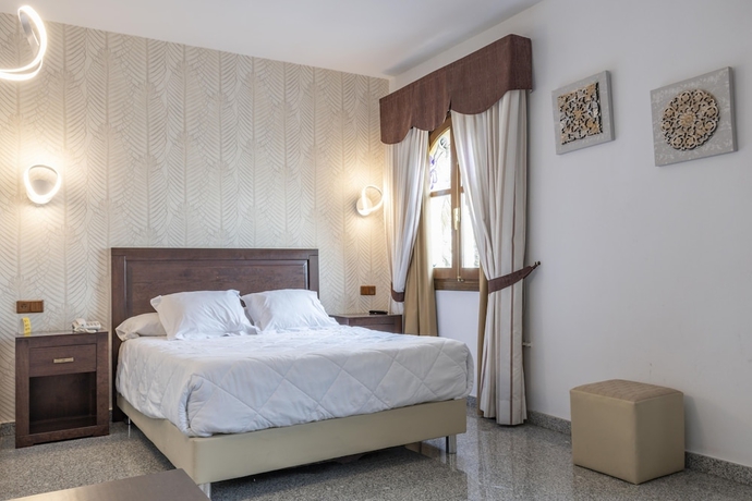 Imagen de la habitación del Hotel Plaza Del Castillo. Foto 4