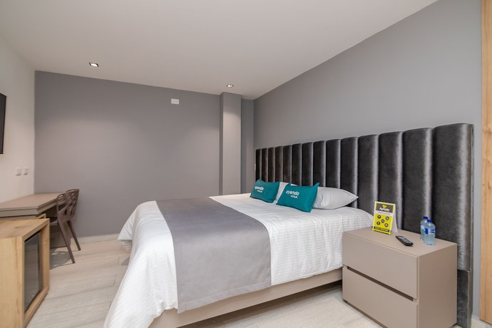 Imagen de la habitación del Hotel Plaza Doce. Foto 13