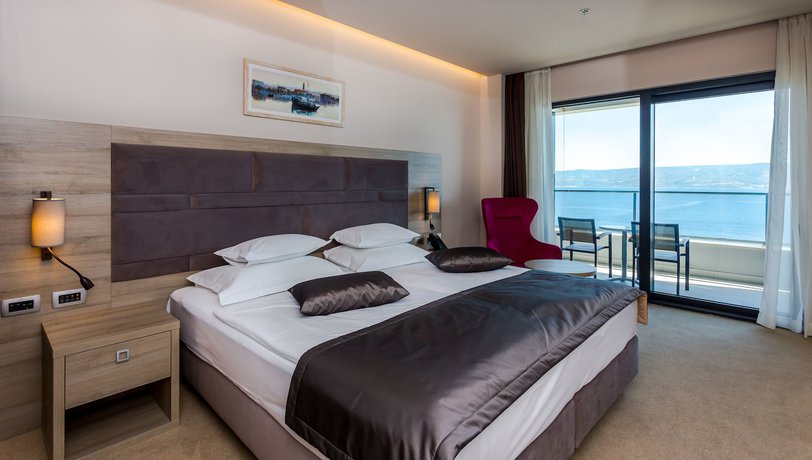 Imagen del bar/restaurante del Hotel Plaza Duce. Foto 4