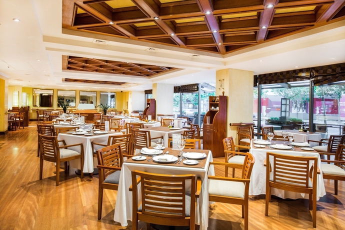 Imagen del bar/restaurante del Hotel Plaza El Bosque Ebro. Foto 5