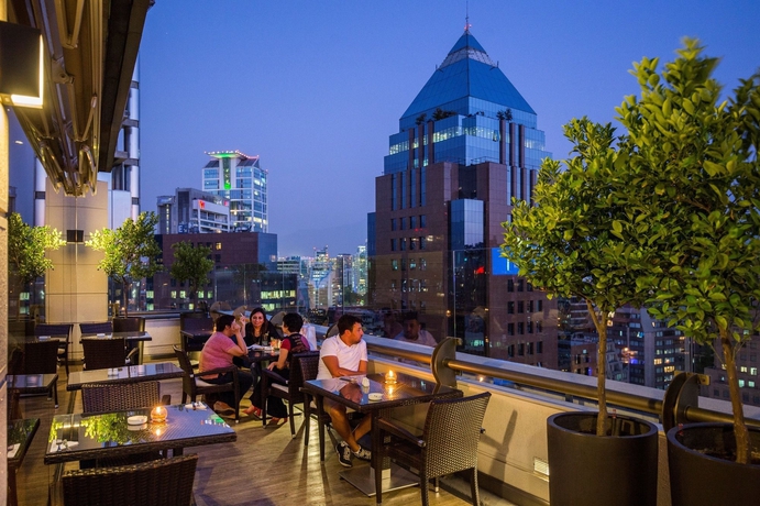 Imagen de los exteriores del Hotel Plaza El Bosque Ebro. Foto 12