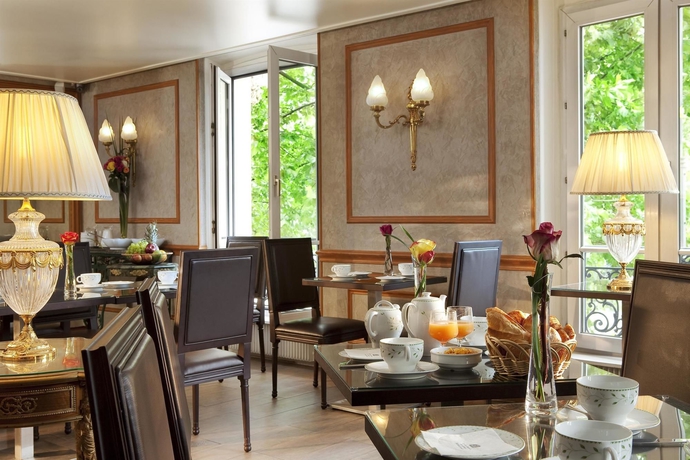 Imagen del bar/restaurante del Hotel Plaza Elysées. Foto 2