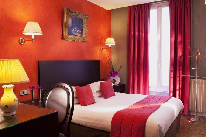 Imagen de la habitación del Hotel Plaza Elysées. Foto 8