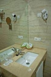 Imagen de la habitación del Hotel Plaza Escribano. Foto 7