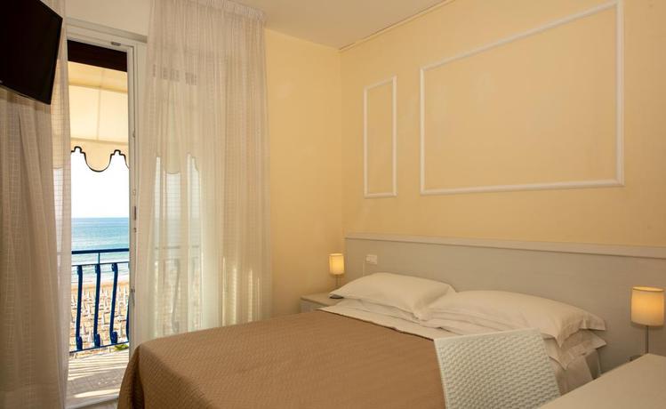 Imagen de la habitación del Hotel Plaza Esplanade. Foto 12