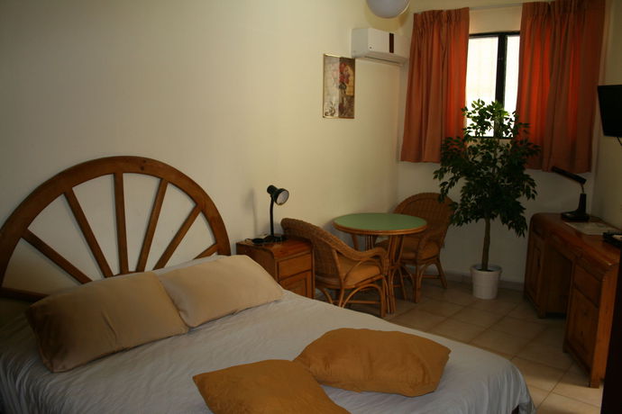 Imagen de la habitación del Hotel Plaza Europa. Foto 2