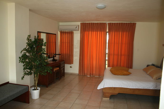 Imagen de la habitación del Hotel Plaza Europa. Foto 5