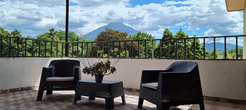 Imagen de los exteriores del Hotel Plaza Floresta. Foto 12