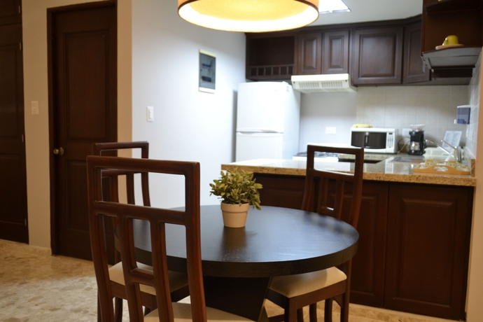 Imagen de la habitación del Hotel Plaza Florida Suites. Foto 11