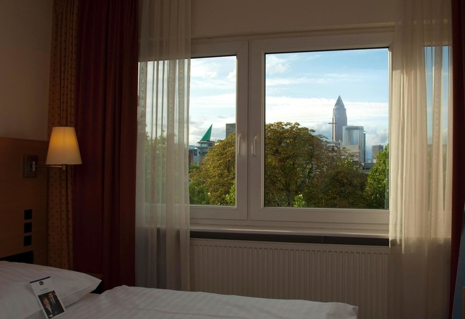 Imagen de la habitación del Hotel Plaza, Frankfurt. Foto 10