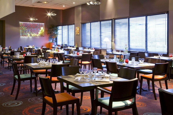 Imagen del bar/restaurante del Hotel Plaza Futuroscope. Foto 5