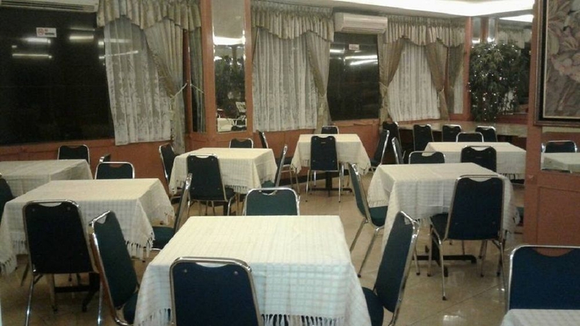 Imagen del bar/restaurante del Hotel Plaza Harco Mangga Dua. Foto 4