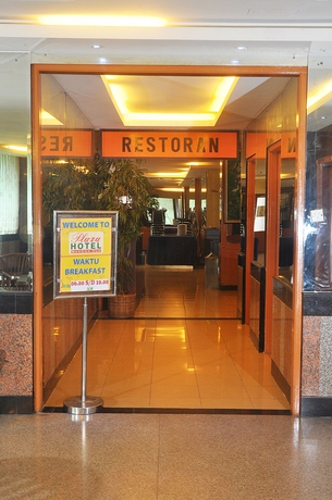 Imagen del bar/restaurante del Hotel Plaza Harco Mangga Dua. Foto 6