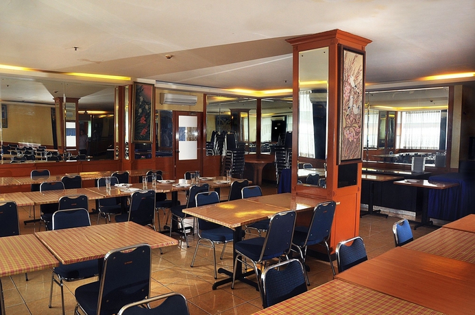 Imagen del bar/restaurante del Hotel Plaza Harco Mangga Dua. Foto 7